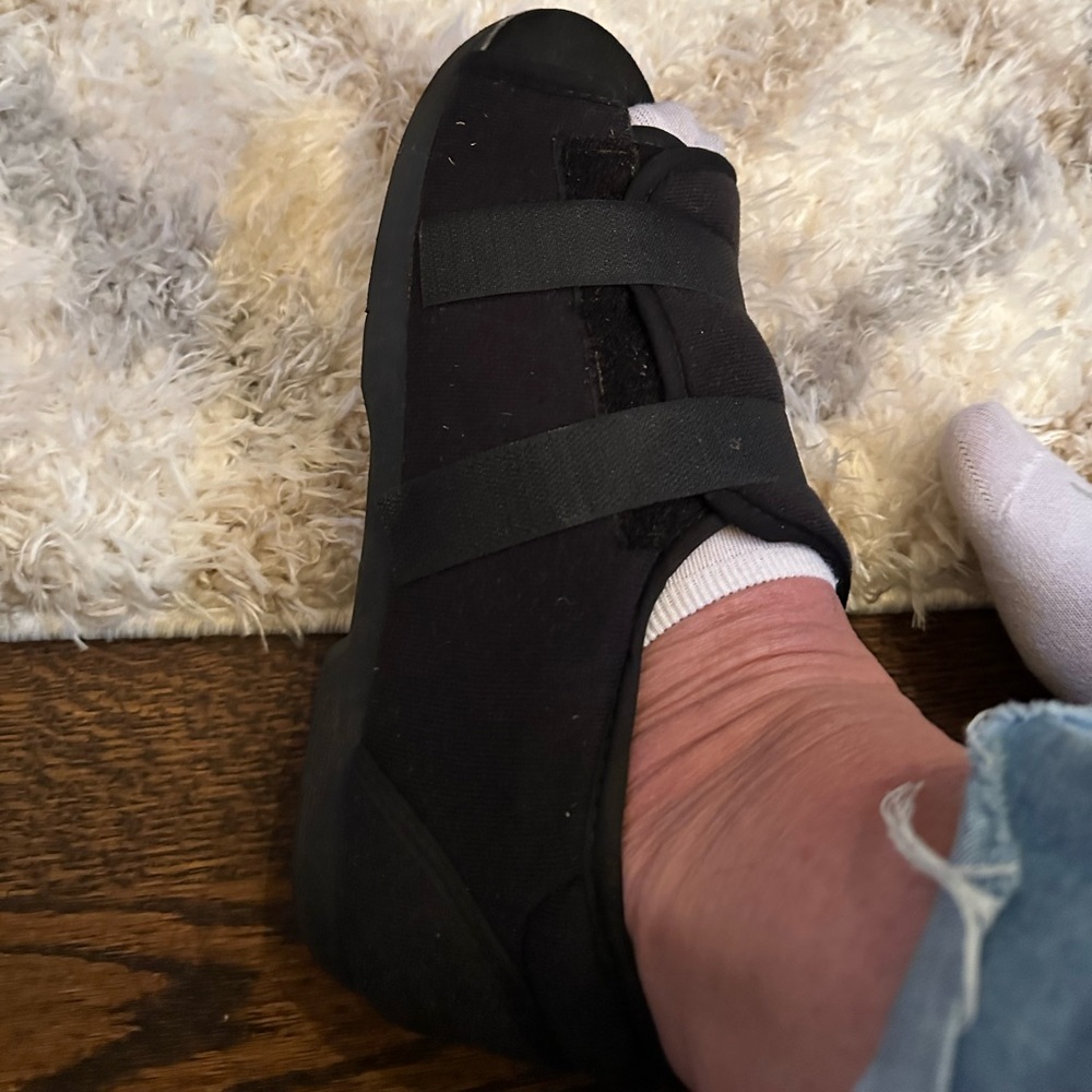 Post-Op Broken Foot & Toe Fracture Medical Walking Shoe. Black. Size Med. 11”